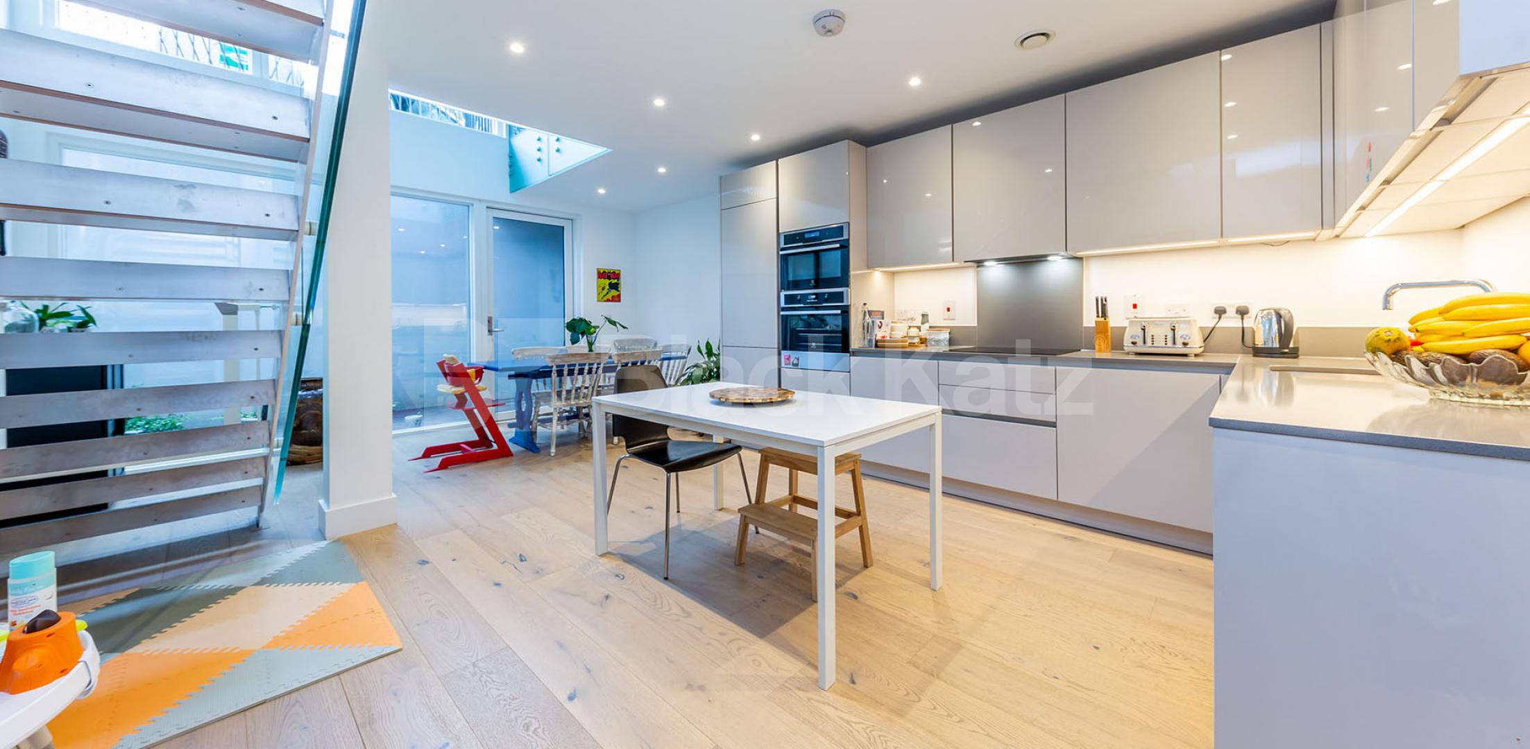 			2 BED 2 BATH + TERRACE!, 2 Bedroom, 1 bath, 1 reception Flat			 Rochester Place, CAMDEN